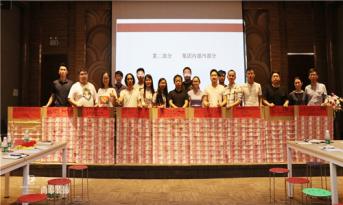 尚泰裝飾集團(tuán)7月份總結(jié)大會(huì)，主題簡(jiǎn)單，現(xiàn)場(chǎng)牛氣！??！