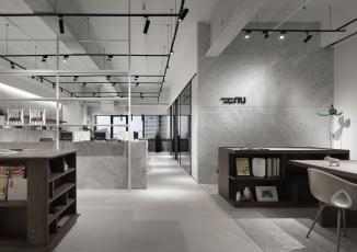 時(shí)尚裸設(shè)計(jì)無限延伸 玻璃、層板展示收納創(chuàng)造簡約現(xiàn)代工作室 